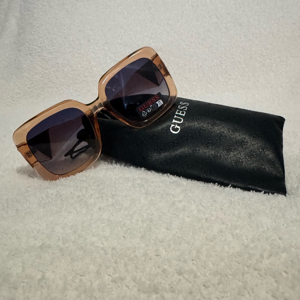 GUESS GO00046
OVERSIZED SUNGLASSES